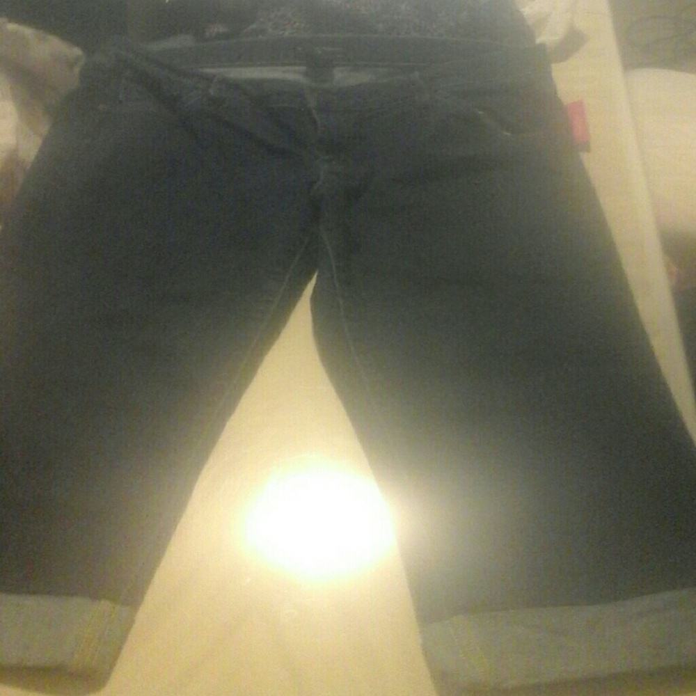 Women's blue jean caprees